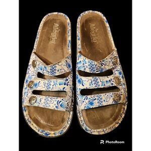 alegria size 40/U.S 8.5 women's Blue And White Floral Slip Ons